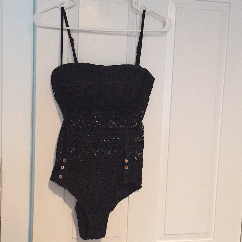 Lookbook bathing suit